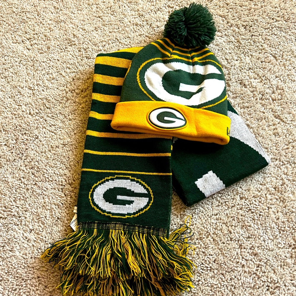 Green Bay Packers hat and scarf set